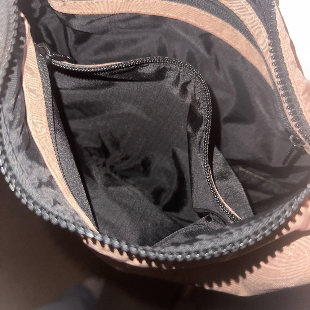 BAGGU Medium Crescent Bag - Cocoa 🤎 - Picture 3 of 7
